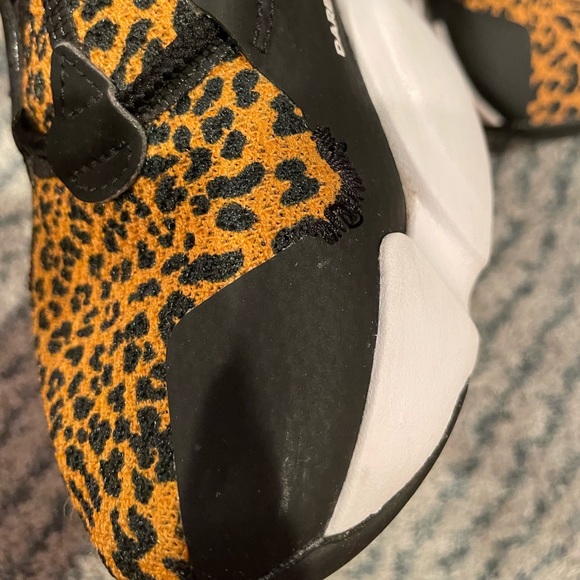 SOLD- Nike Superrep Groove 8 Running Animal Print Shoes - Picture 9 of 13